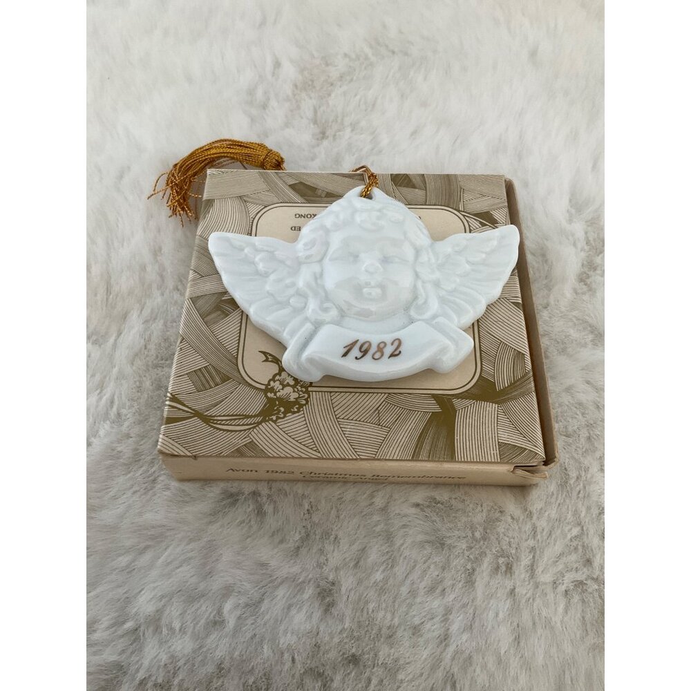 Vintage Avon Christmas Remembrance Ceramic Angel 1982 ornament